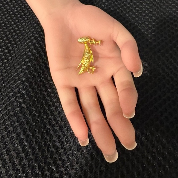 Vintage Gold Tone Pelican Brooch with Fish Accent - Nautical/ Coastal Chic - Picture 8 of 8